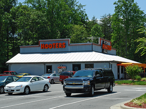 Hooters (Winston-Salem, NC)